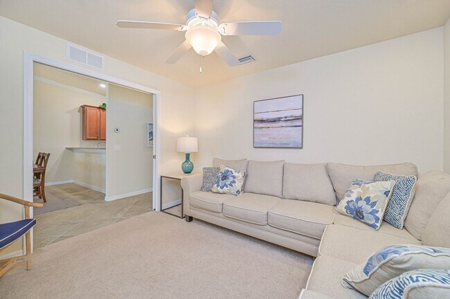 Building Photo - **2 + Den Condo - 1 Car garage - Fully Furnished - Short Term Lease (5.11 - 11.30) **