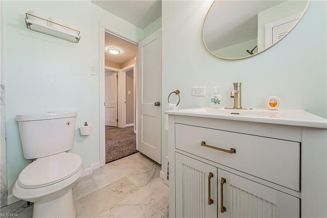 Building Photo - 440 E 250th St