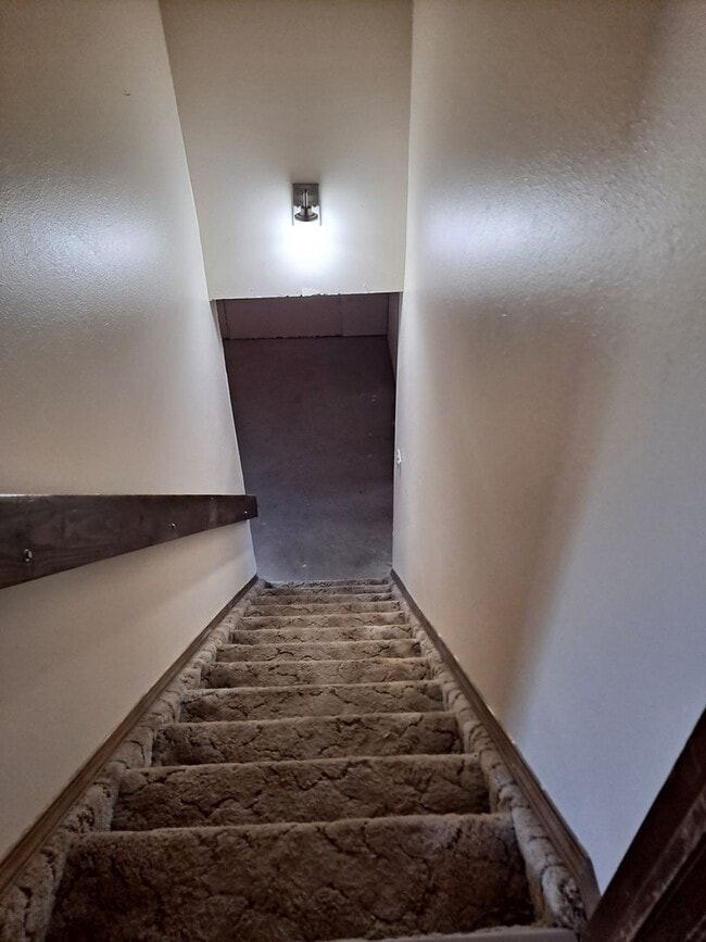 Building Photo - ALL PROSPECTIVE TENANTS MUST SUBMIT A $58 ...