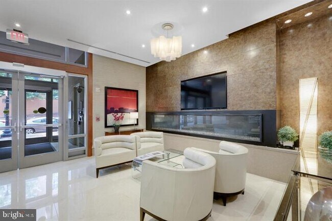 Building Photo - 811 4th St NW