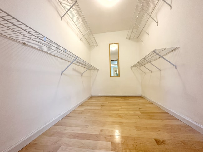 Building Photo - 1114 S Charlemagne Dr