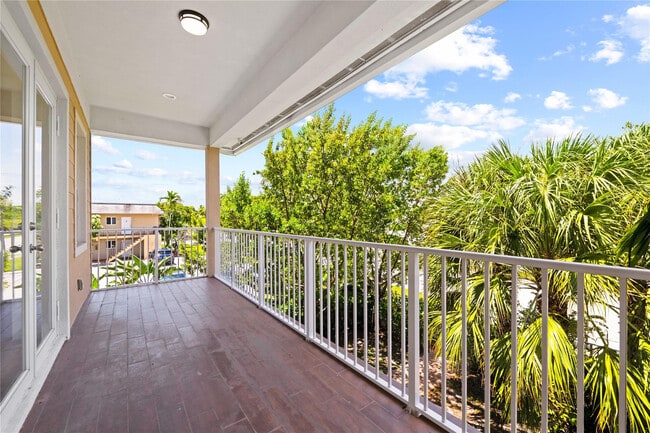 Building Photo - 1434 SW 4th Ave