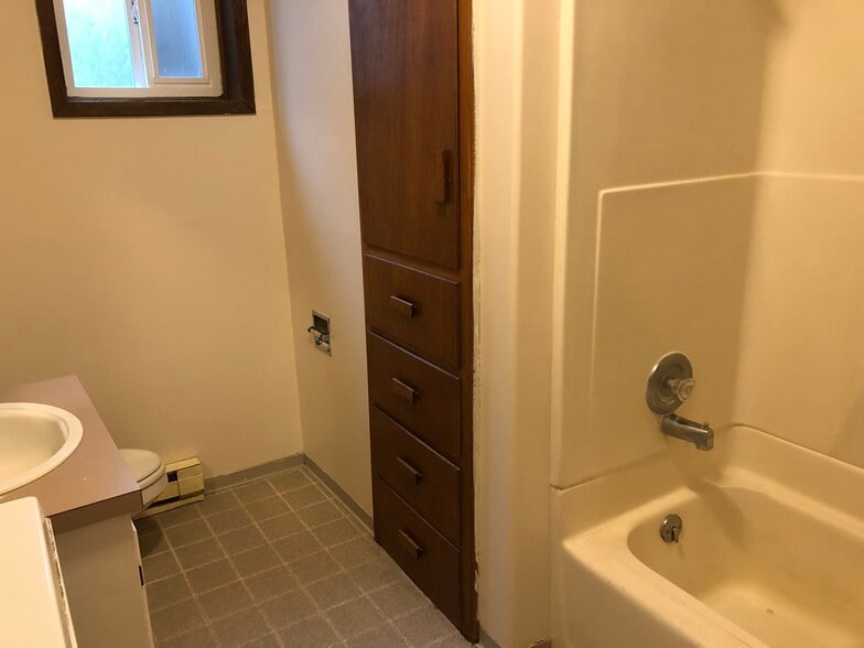 Building Photo - 1048 NE Monroe St