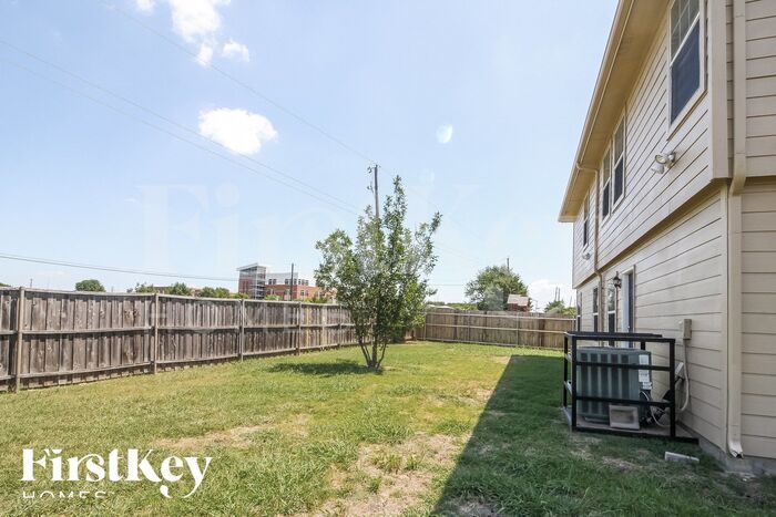 Building Photo - 9001 Prairie Bluff Dr
