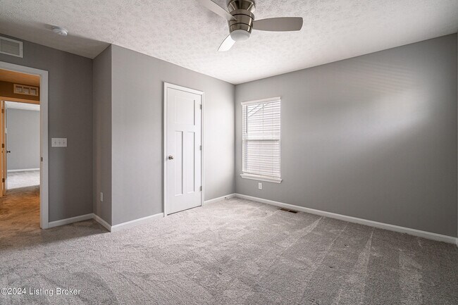 Building Photo - 10536 Vista View Dr