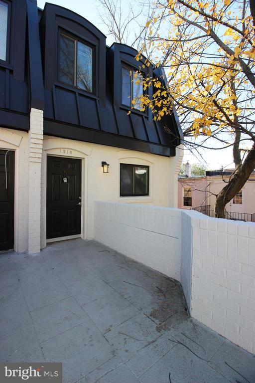 Building Photo - 1218 Eton Ct NW