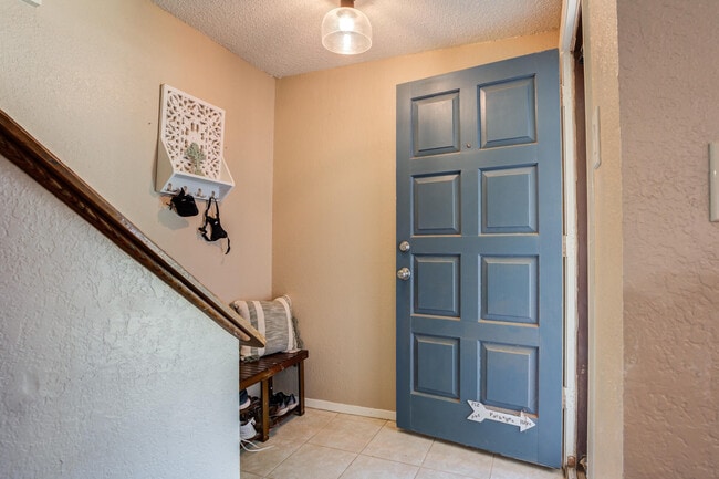 Building Photo - 8633 Knoxville Dr