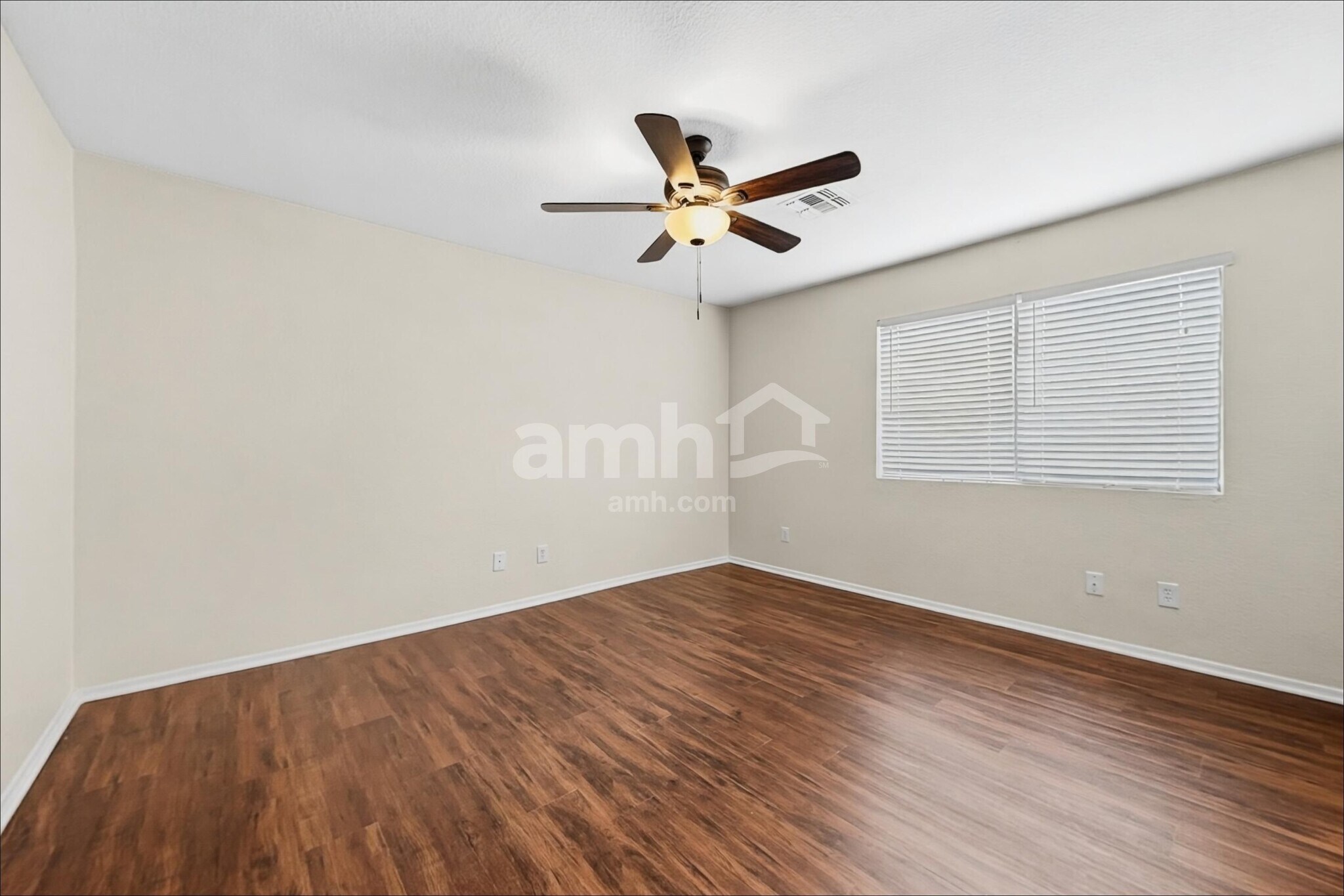 Building Photo - 2015 E Daley Ln
