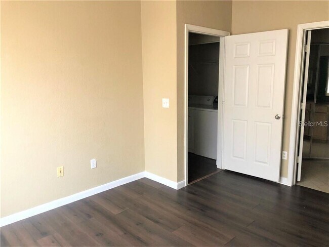 Building Photo - 9093 Lee Vista Blvd