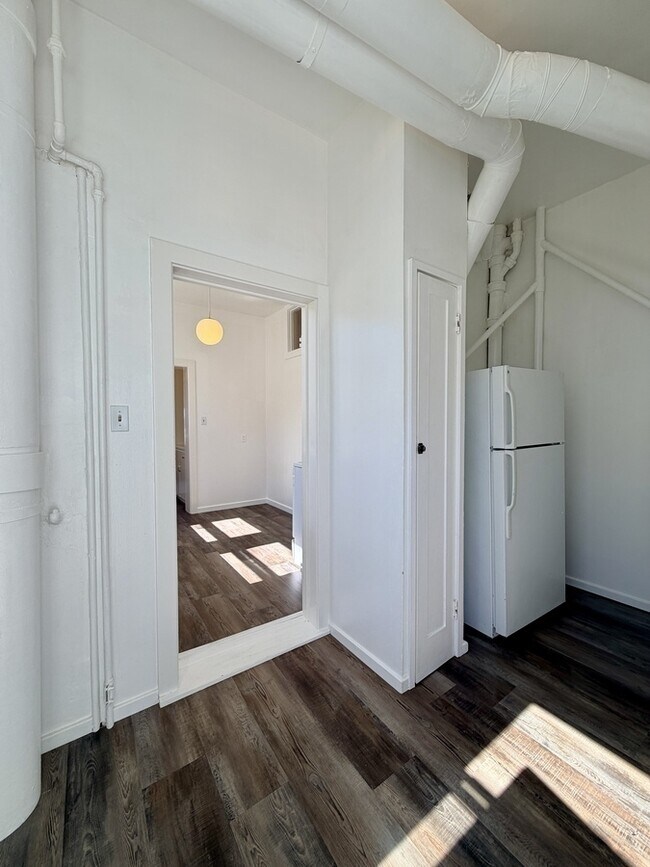 Building Photo - 1717 Jones St