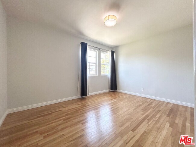 Building Photo - 3284 Glendon Ave