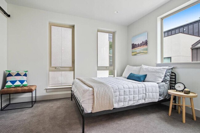 Building Photo - Beautiful Contemporary Home in Cherry Creek