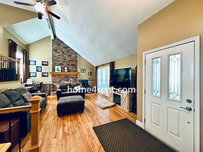 Building Photo - A Lovely, Four Bedroom Lenexa Home w/ Wood...