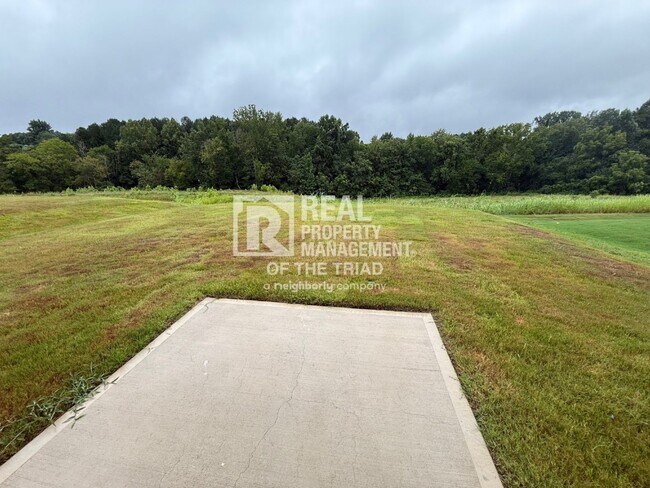 Building Photo - 2262 Cherry Ln
