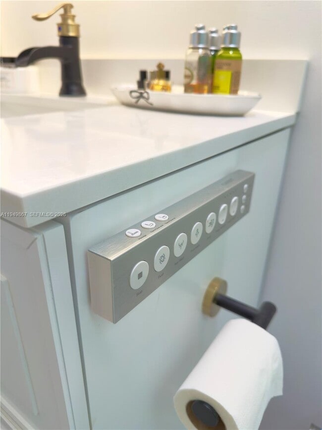 Building Photo - 400 Kings Point Dr