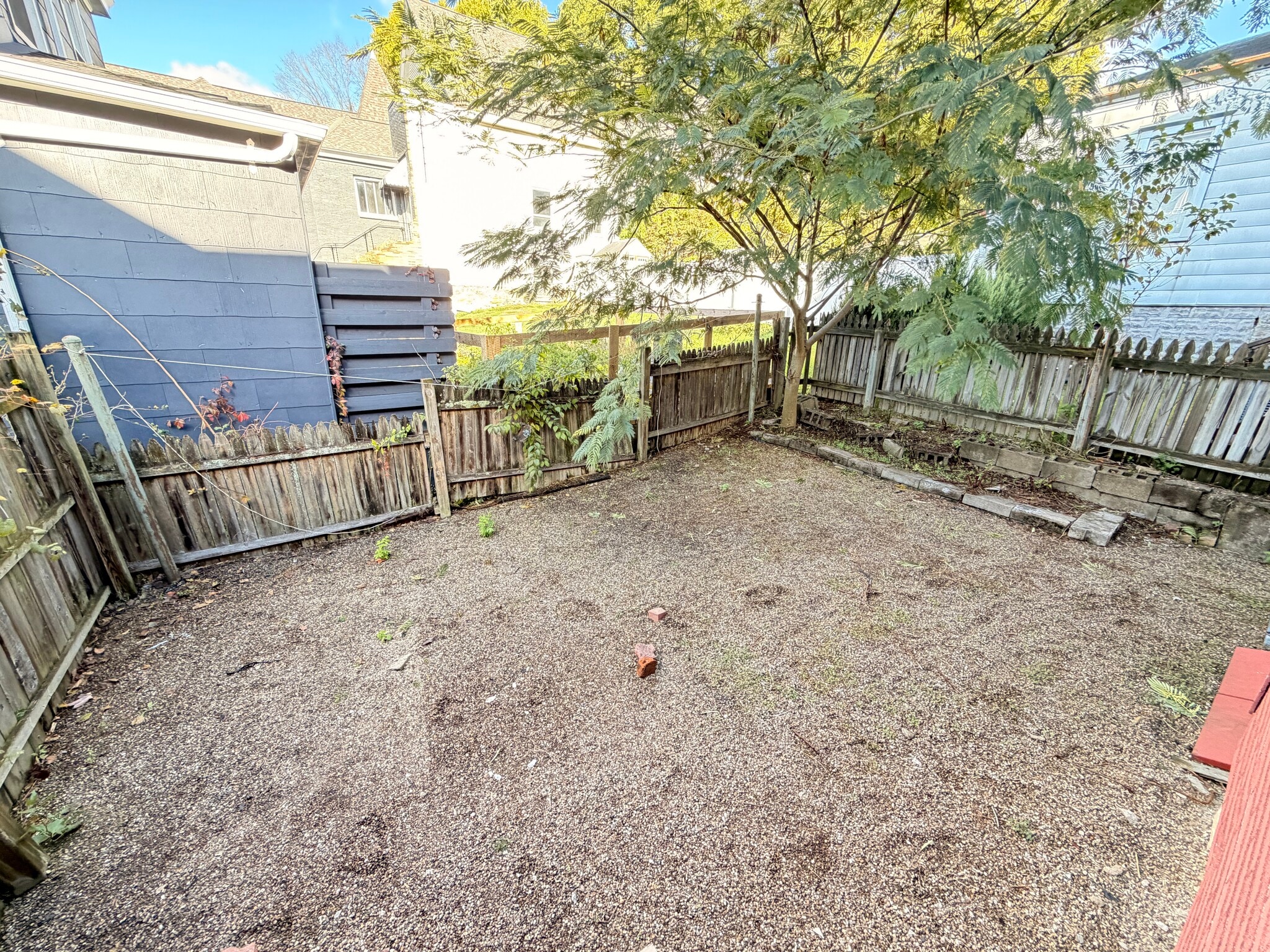 Building Photo - 122 Maple Ter