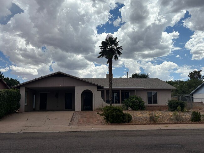 Building Photo - 554 Hegge Dr