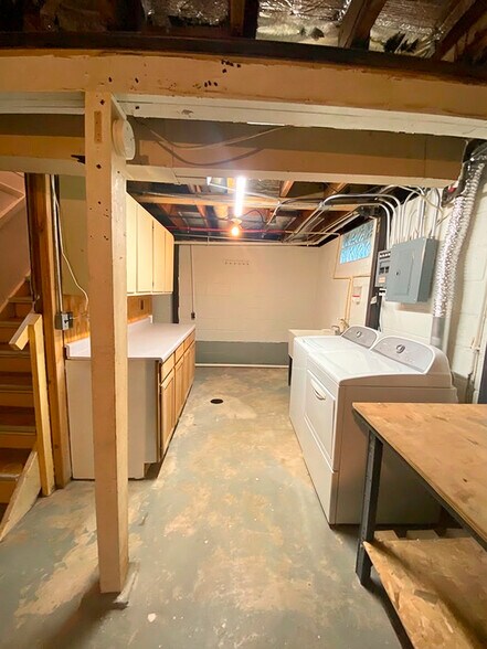 Building Photo - 205 Hickory Ave