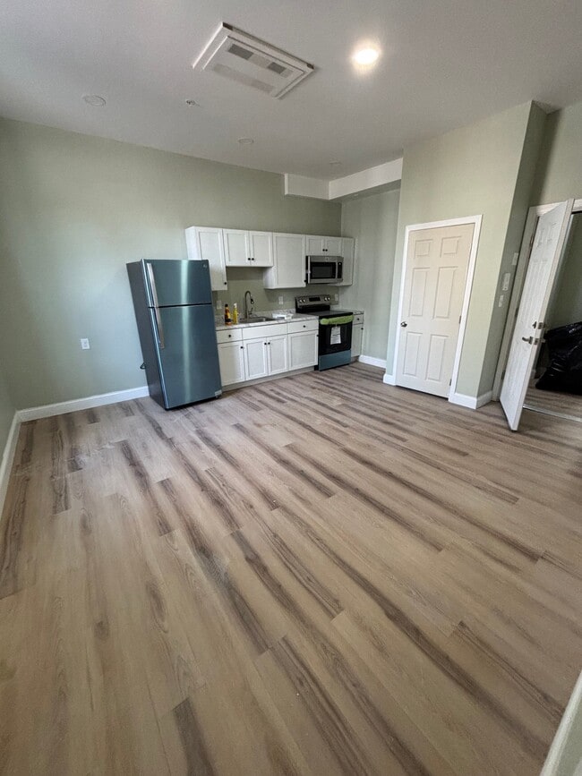 Building Photo - 110 8th St