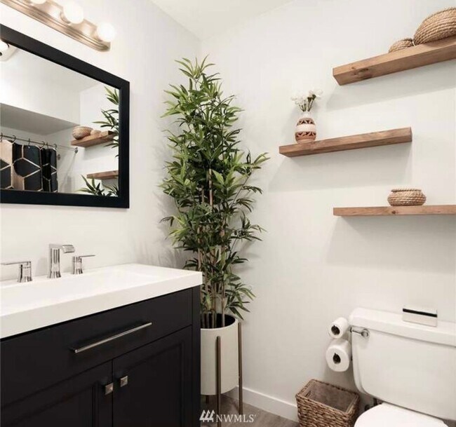 Building Photo - Magnolia Gem, Renovated for todays modern lifestyle