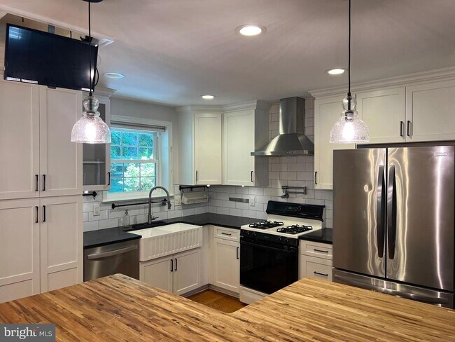 Building Photo - 8711 Braeburn Dr