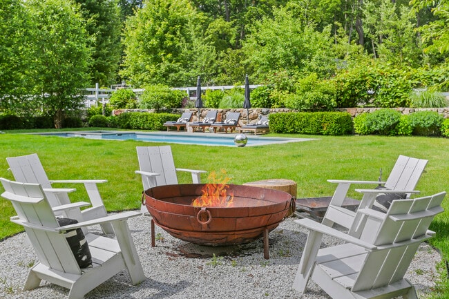 Building Photo - 141 W Norwalk Rd