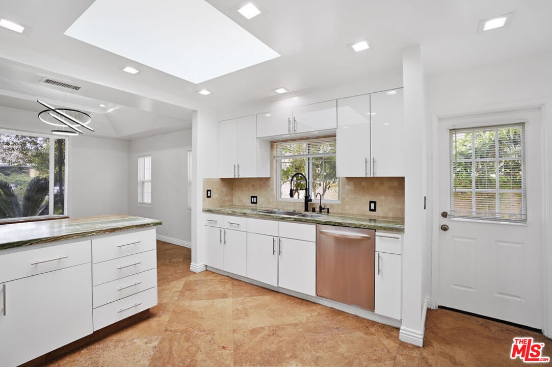Kitchen - 2350 Malcolm Ave