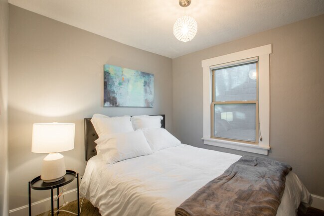 Building Photo - 1285 Parkway Ave