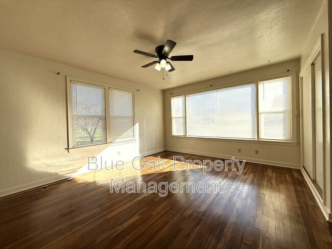 Building Photo - 2916 Kennedy Ave