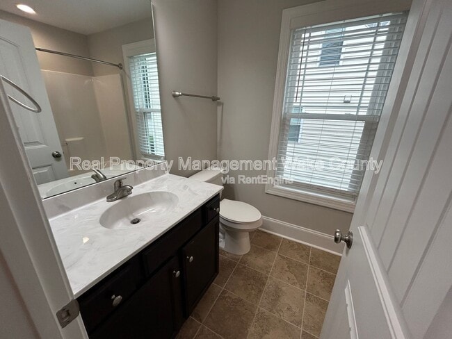 Building Photo - 5412 Robbins Dr