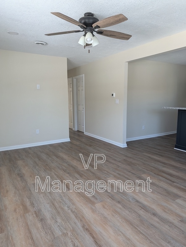 Building Photo - 6904 N Pine St