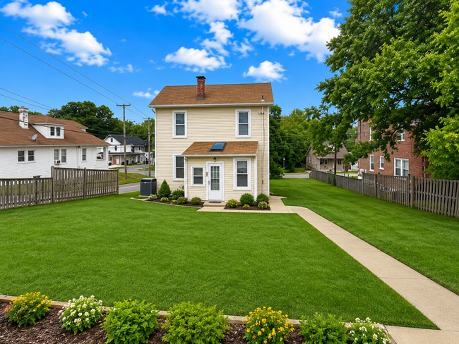 Building Photo - Classic Charm Meets Modern Updates in This Spacious Home ?
