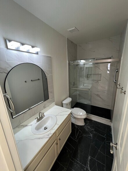 Building Photo - 2493 W Richmar Ave