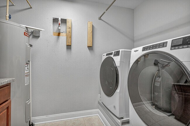 Building Photo - 4666 Sagewood Cir