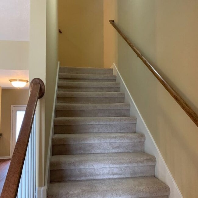 Building Photo - Townhome Condo