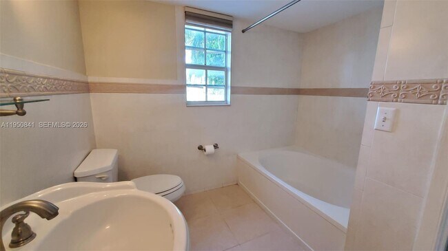 Building Photo - 577 SW 111th Ln