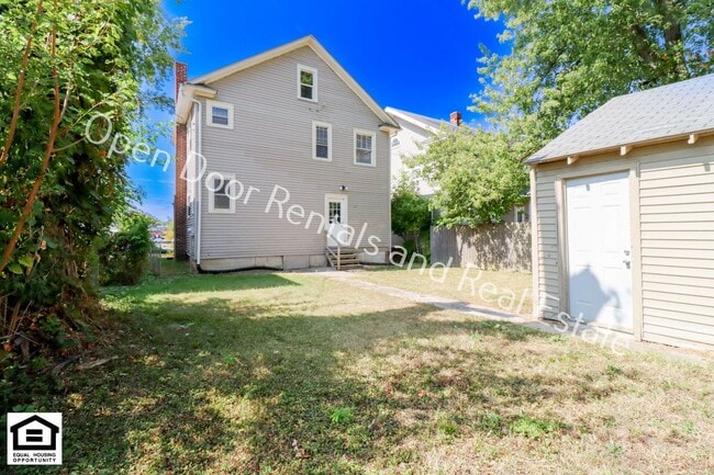 Building Photo - Now available 3 bedroom home