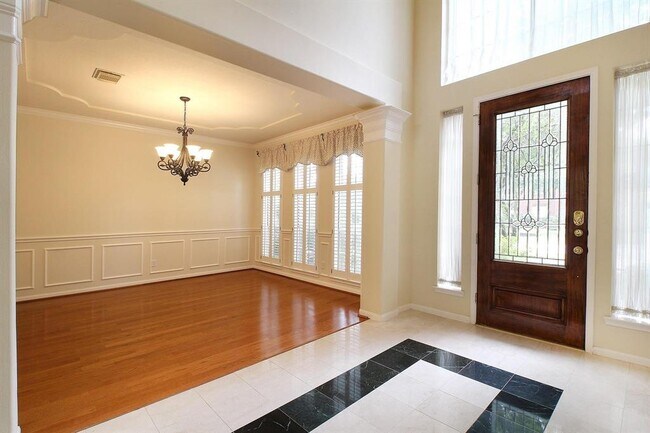 Building Photo - 18811 Cypress Chateau Dr