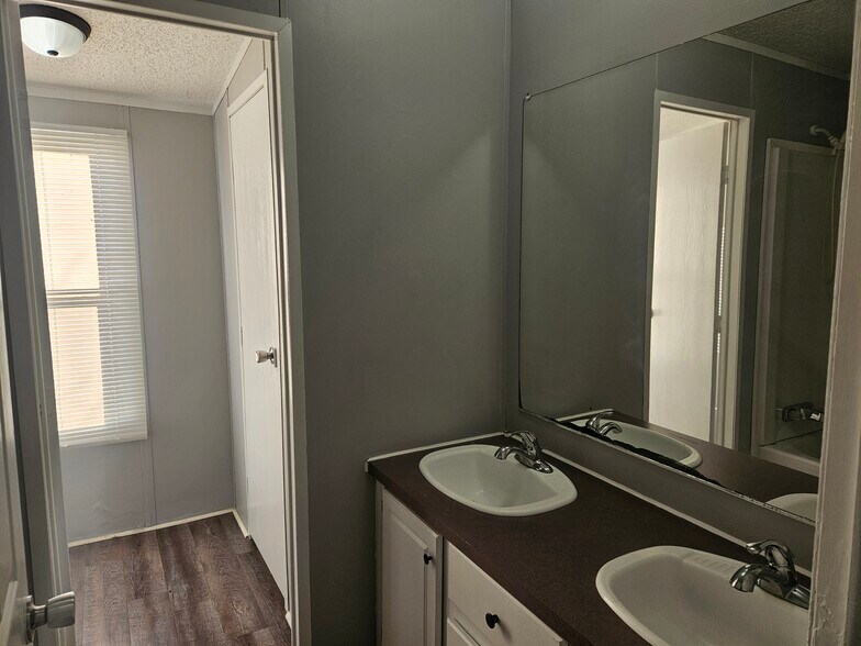 Building Photo - 41 Lynnwood Cir