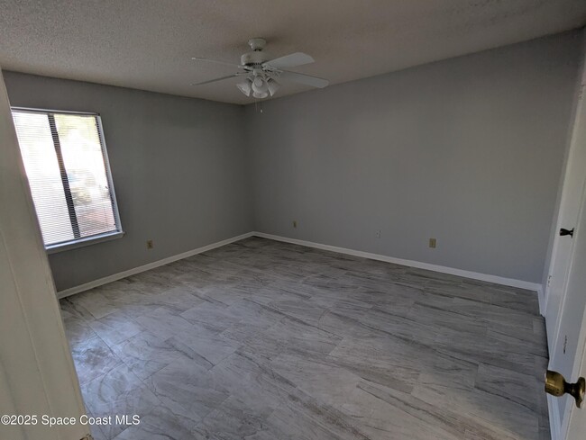 Building Photo - 3545 Sable Palm Ln