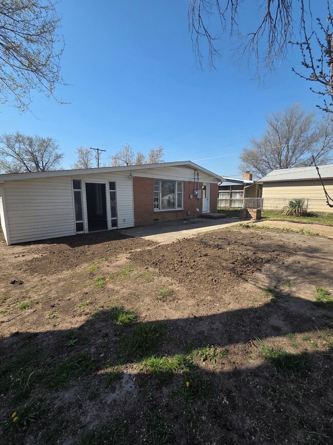 Building Photo - 1200 E Beaumont St