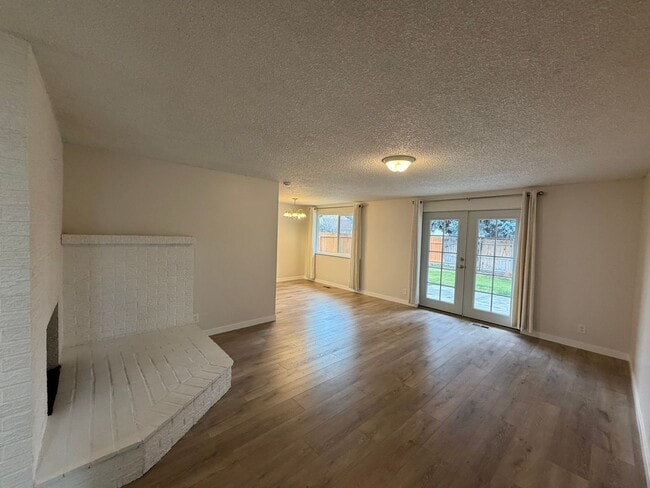 Building Photo - Beautiful 4 bed 2 bath home in Boise just off E Bergeson St