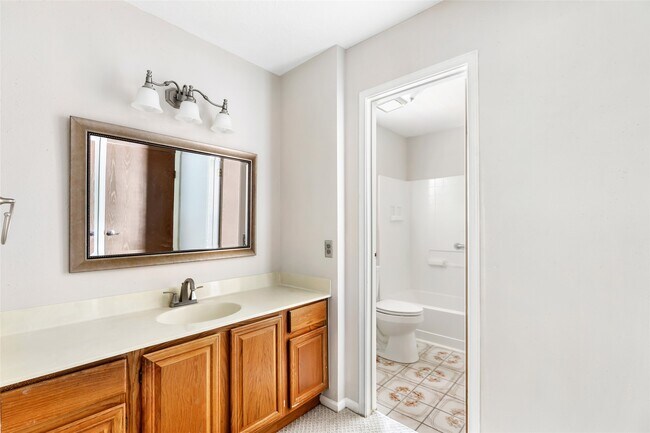 Building Photo - 3122 Lake Stream Dr