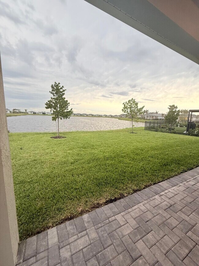 Building Photo - 13462 SW Bally Dr