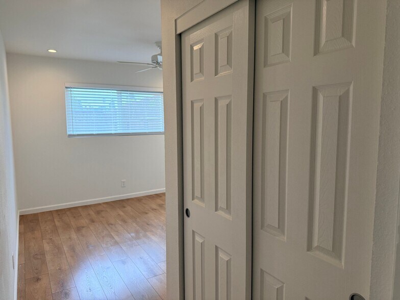 Building Photo - 4371 Hoen Ave