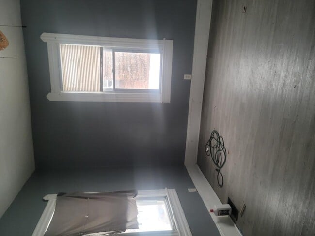 Building Photo - 1087 E 64th St