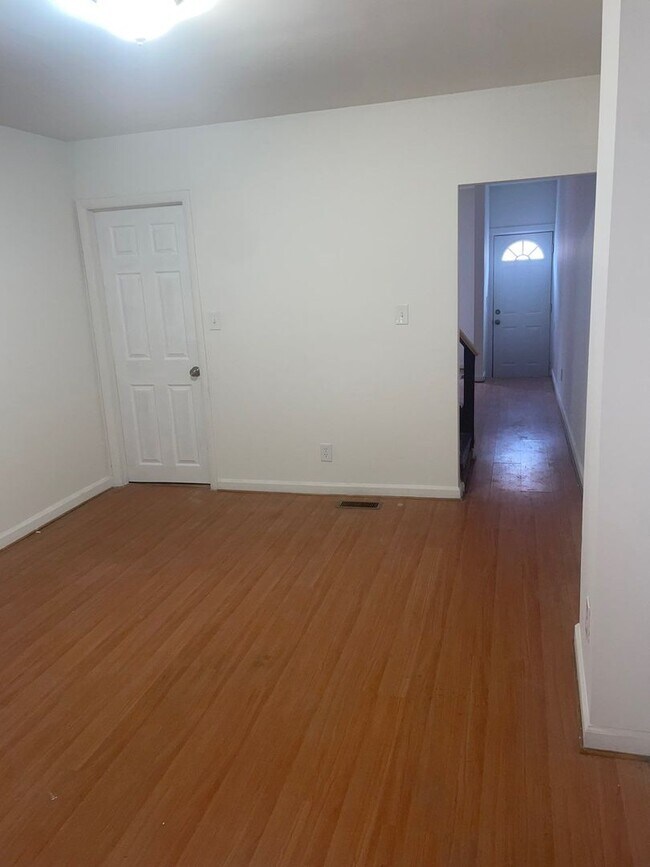 Building Photo - 2432 Etting St