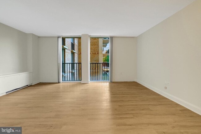 Building Photo - 4600 S Four Mile Run Dr