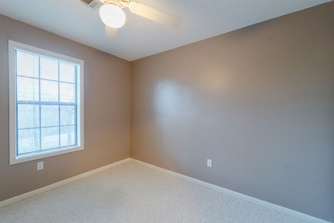 Building Photo - Charming 3 bedroom, 2 bath home that has been updated and is ready to be called home! This home h...