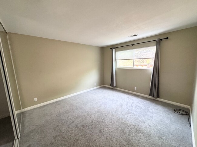 Building Photo - Perfect Shape Single Family Home in Dublin with many upgrades